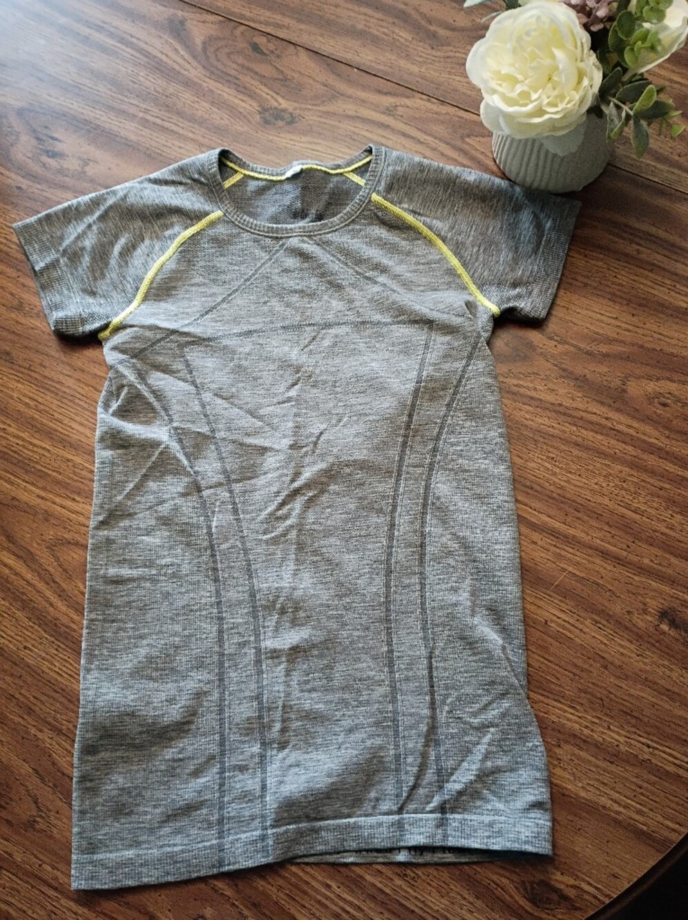 Ivivva By Lululemon Swiftly Fly Tech Shorts Sleeve Girls Top Approx Size 7/8